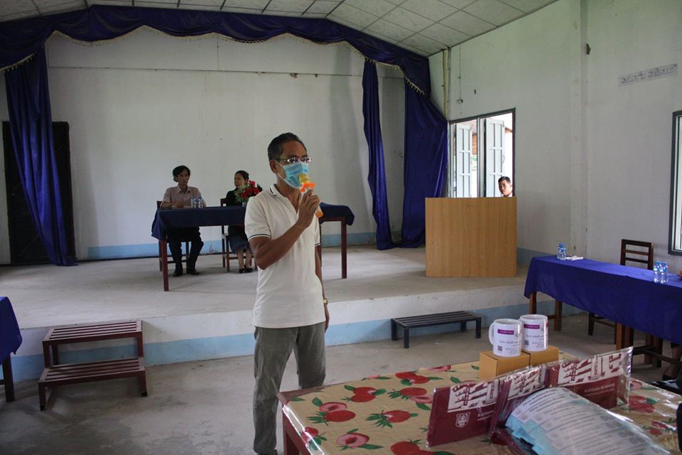 ພາບບັນຍາກາດ ຄູ-ອາຈານ, ພະນັກງານ, ນ້ອງນັກສຶກສາ ສະຖາບັນ ຣັຕນະ ບໍລິຫານທຸລະກິດ ໄດ້ລົງໃຫ້ຂໍ້ມູນແນະນຳ ນັກຮຽນ ມສ ອີ່ໄລ
