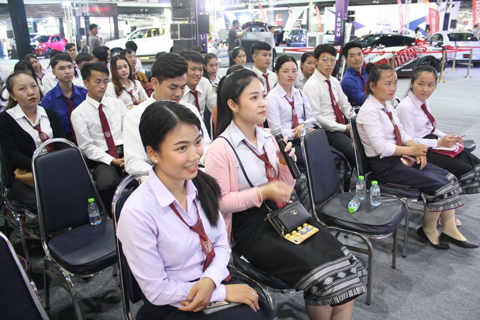 ນັກສຶກສາສະຖາບັນ ຣັຕນະ ບໍລິຫານທຸລະກິດ ໄດ້ເຂົ້າຮ່ວມຮັບຟັງກົດຈະລາຈອນ ທີ່ ໄອເຕັກ